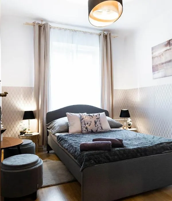 Clicktheflat Royal Route Warecka Apart Rooms-1
